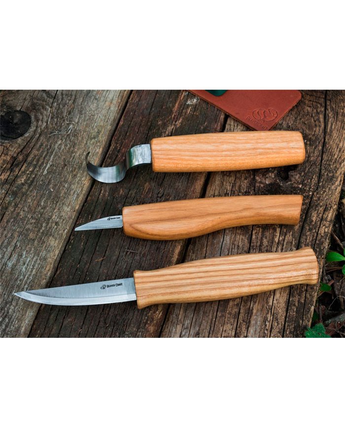 Juego de cuchillos con cuchara en caja de madera