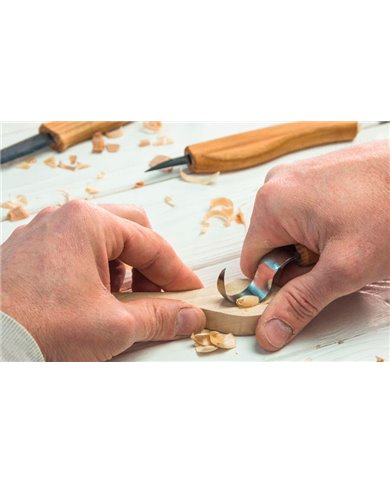 Juego de cuchillos con cuchara en caja de madera