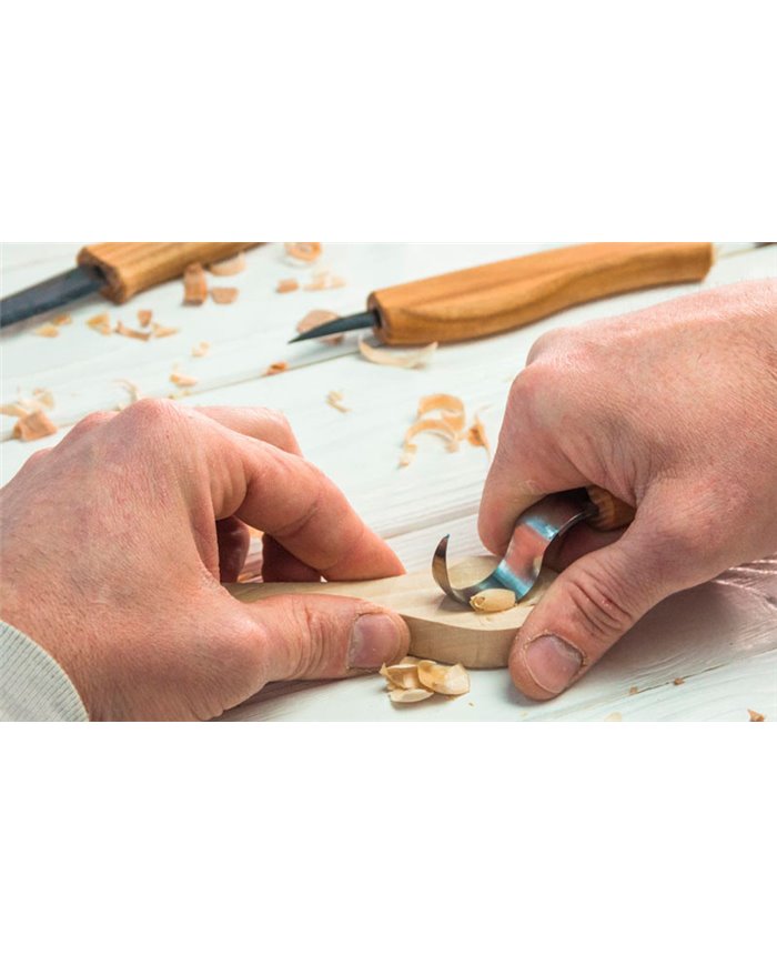Juego de cuchillos con cuchara en caja de madera