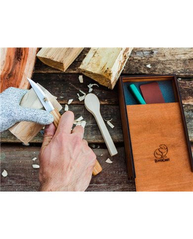 Juego de cuchillos con cuchara en caja de madera