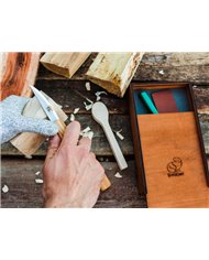 Juego de cuchillos con cuchara en caja de madera